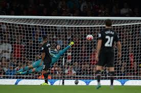 VIDEO: 4 pha cứu thua liên tiếp không tưởng của thủ môn vô danh